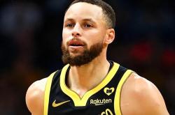 开云- 库里连续11场30+ 