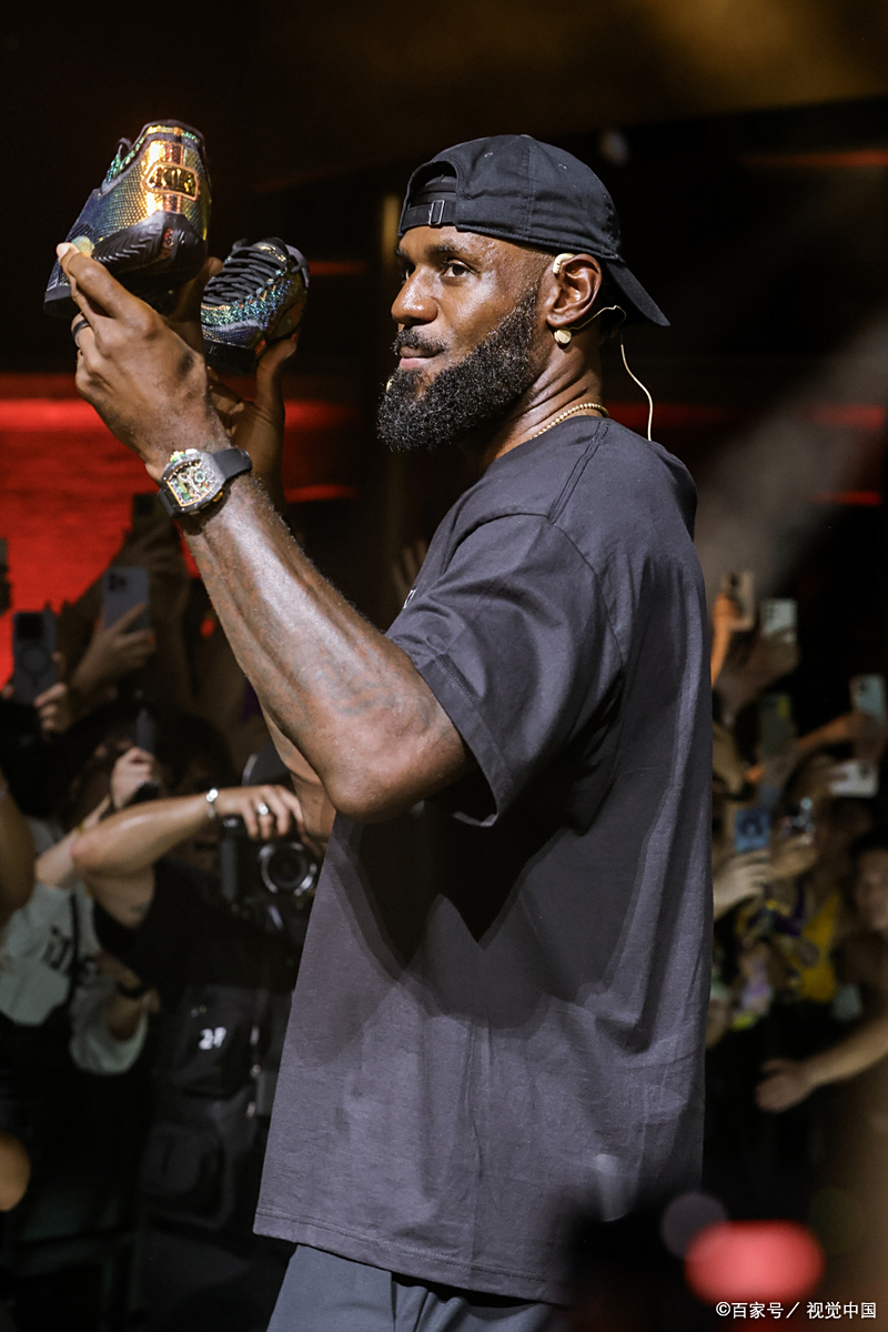 关于詹姆斯回归赛场,问鼎冠军首场状态亮眼,快船观众沸腾!的信息 关于詹姆斯回归赛场,问鼎冠军首场状态亮眼,快船观众沸腾!的信息