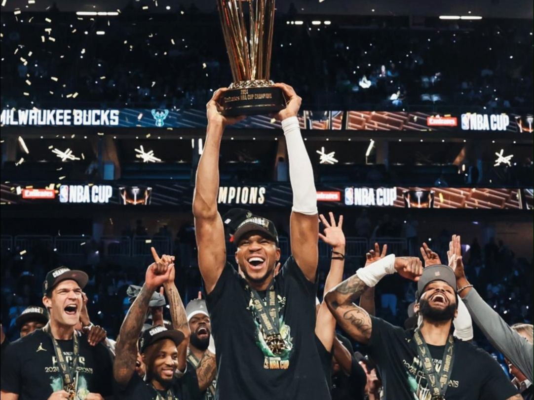 包含字母哥迎来十二赛季高光表现,IG球迷沸腾!的词条 包含字母哥迎来十二赛季高光表现,IG球迷沸腾!的词条