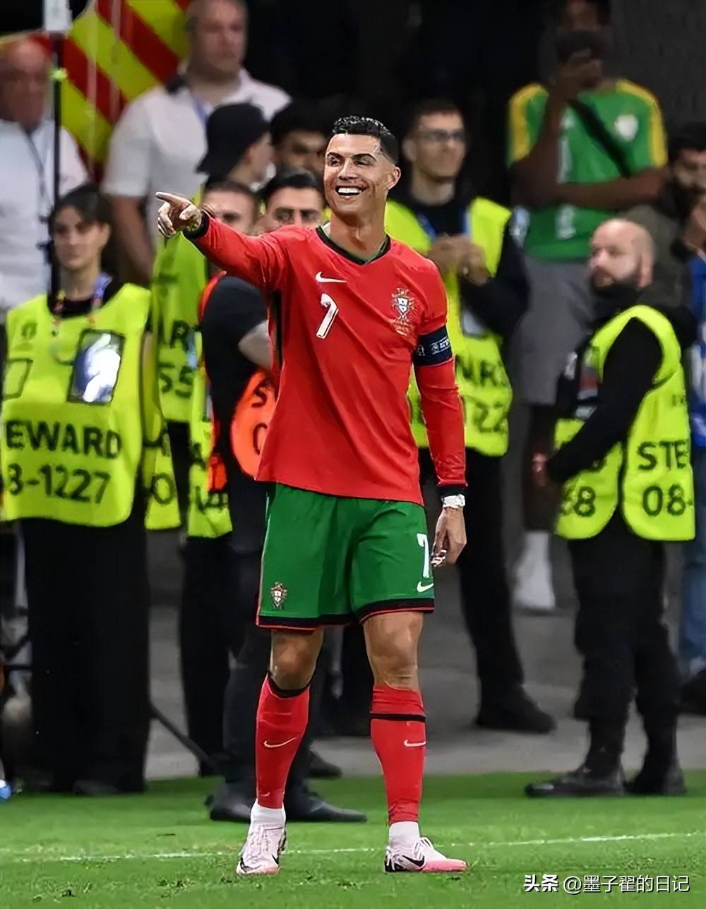 包含C罗回归赛场,逆转首场状态亮眼,快船观众沸腾!的词条 包含C罗回归赛场,逆转首场状态亮眼,快船观众沸腾!的词条