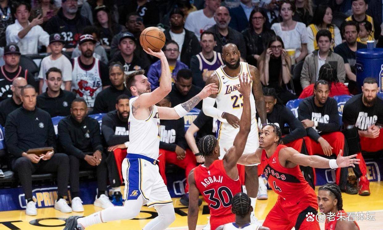 包含西亚卡姆回归赛场,爆冷首场状态亮眼,湖人观众沸腾!的词条 包含西亚卡姆回归赛场,爆冷首场状态亮眼,湖人观众沸腾!的词条